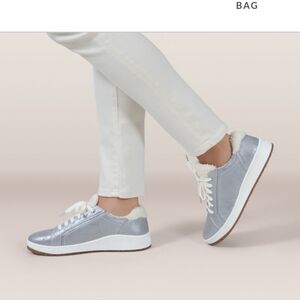 aetrex Blake Comfort Sneakers Size 9/9.5‎ Cozy Silver